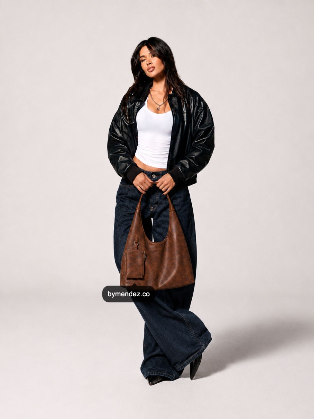Bolso Hobo Bag Brown en cuero vegano BYMENDEZ con espacio para portátil