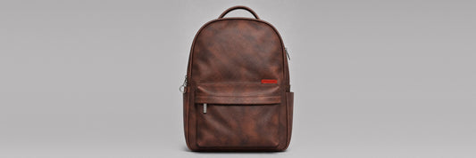 Morral Classic Brown de BYMENDEZ en cuero vegano café, hecho a mano en Barranquilla