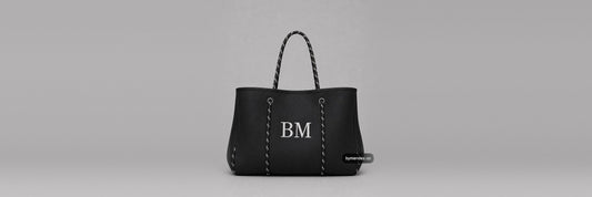 Bolso Tote Bag Black de BYMENDEZ con las iniciales BM bordadas, en cuero vegano