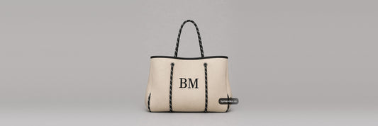 Bolso Tote Bag Beige de BYMENDEZ con las iniciales BM bordadas, en cuero vegano