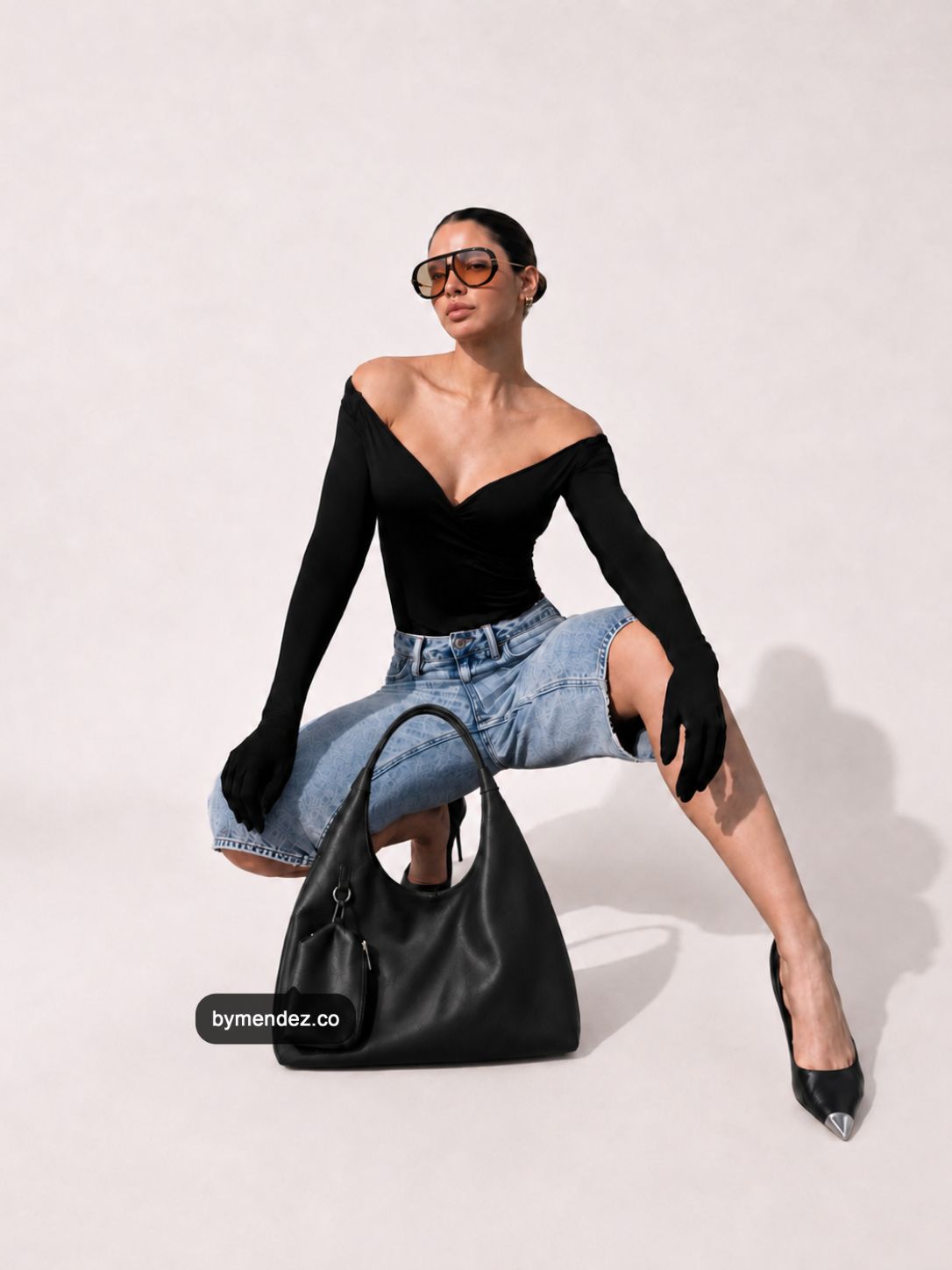 Bolso Hobo Bag Black en cuero vegano BYMENDEZ con espacio para portátil