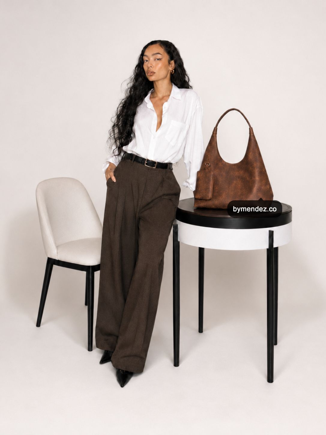 Bolso Hobo Bag Brown en cuero vegano BYMENDEZ con espacio para portátil