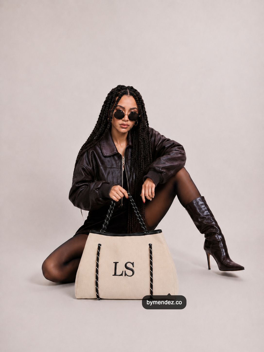 Bolso Tote Bag Beige personalizado con iniciales bordadas a mano, cuero vegano BYMENDEZ