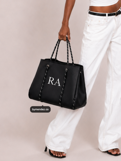 Bolso Tote Bag Black personalizado con iniciales bordadas a mano, cuero vegano BYMENDEZ