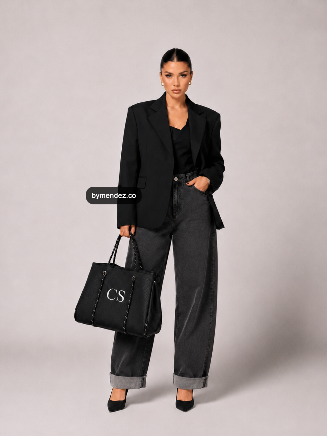 Bolso Tote Bag Black personalizado con iniciales bordadas a mano, cuero vegano BYMENDEZ