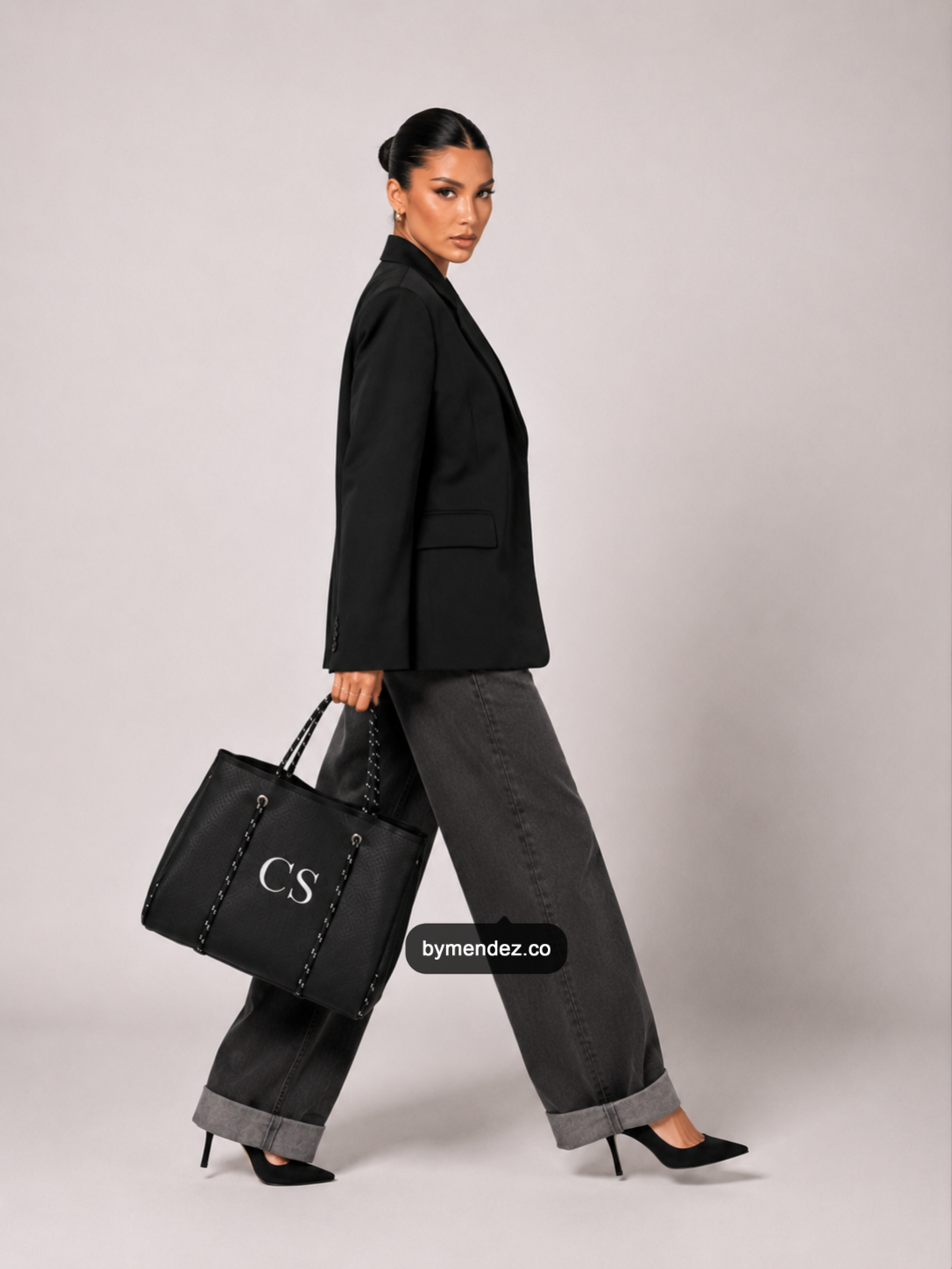 Bolso Tote Bag Black personalizado con iniciales bordadas a mano, cuero vegano BYMENDEZ