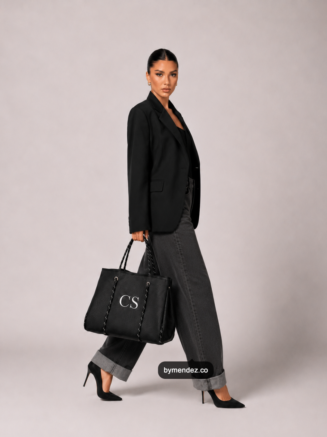 Bolso Tote Bag Black personalizado con iniciales bordadas a mano, cuero vegano BYMENDEZ