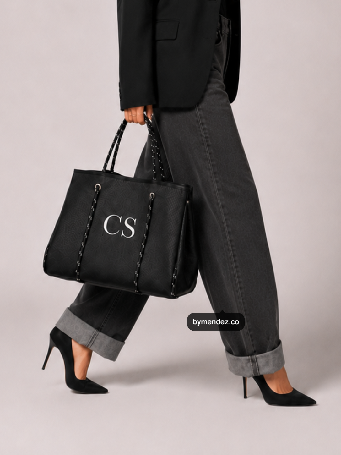 Bolso Tote Bag Black personalizado con iniciales bordadas a mano, cuero vegano BYMENDEZ