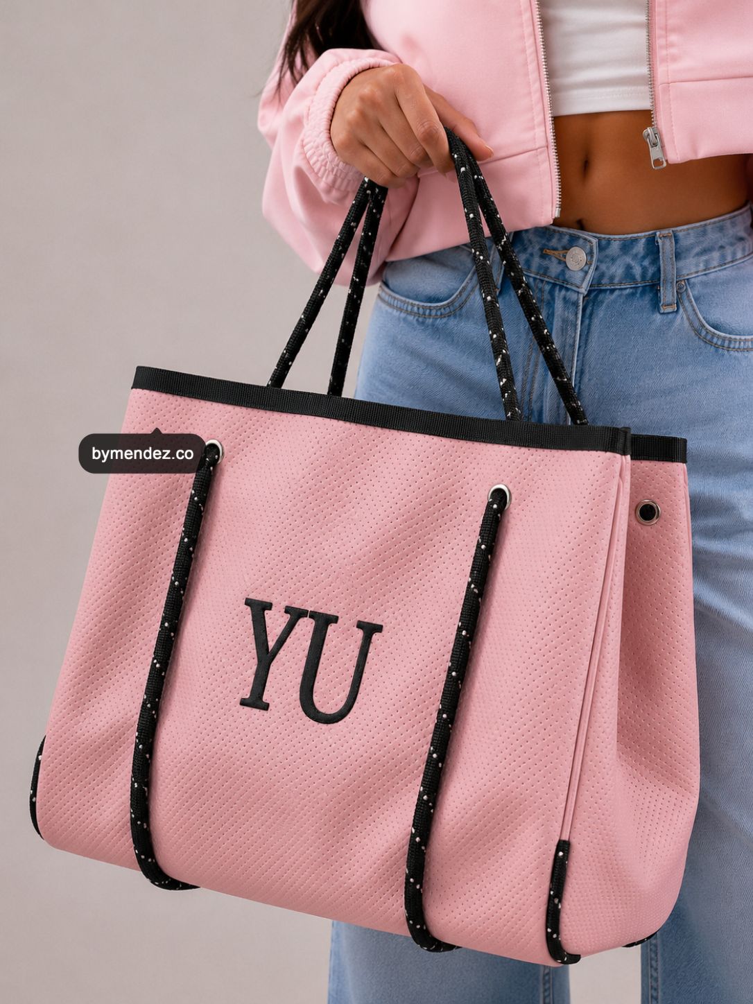 Bolso Tote Bag Pink personalizado con iniciales bordadas a mano, cuero vegano BYMENDEZ