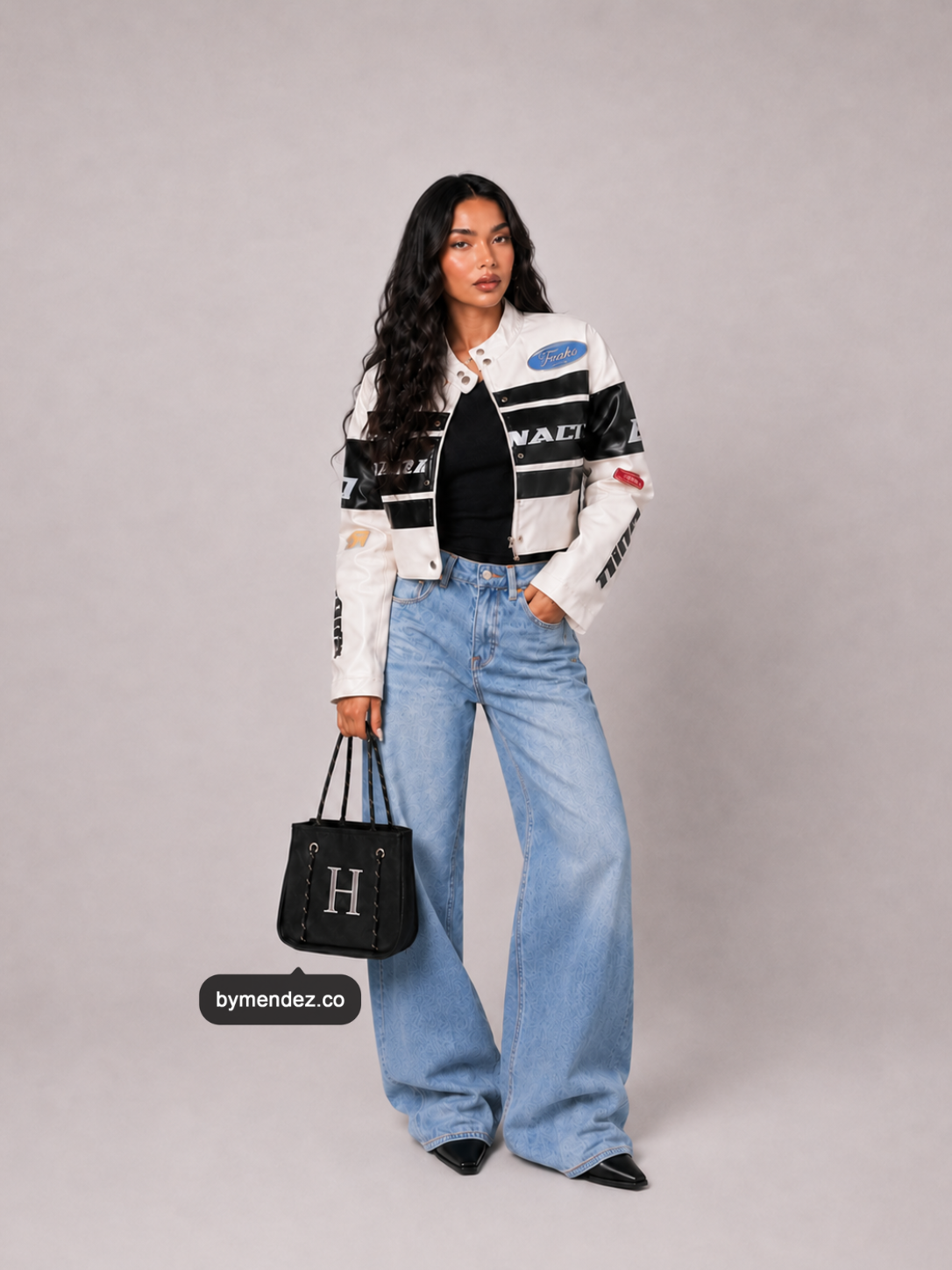 Bolso MINI Tote Bag Black personalizado con inicial bordada, cuero vegano BYMENDEZ