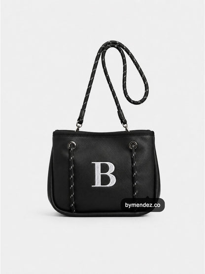 Bolso MINI Tote Bag Black personalizado con inicial bordada, cuero vegano BYMENDEZ